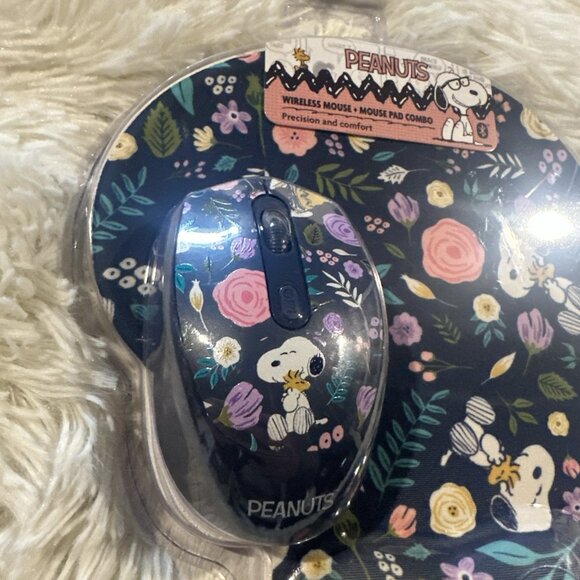 Peanuts Wireless Mouse and Mouse Pad Combo Snoopy Woodstock NEW - Picture 2 of 8